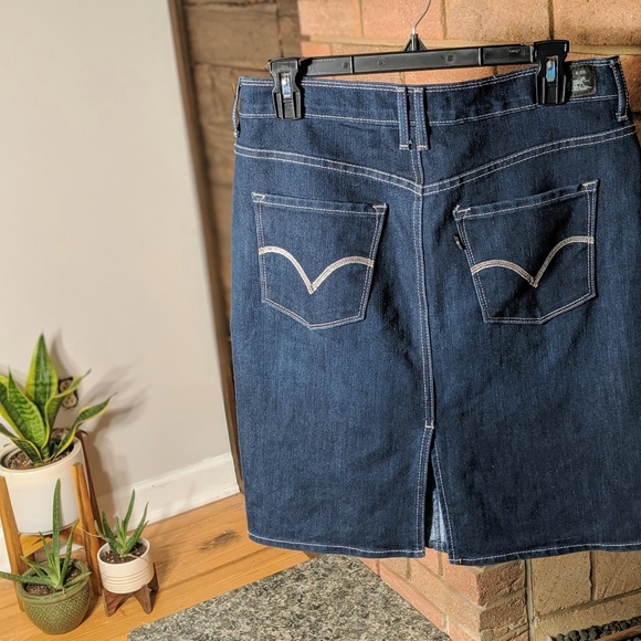 Levis Denim Skirt - Picture 5 of 6